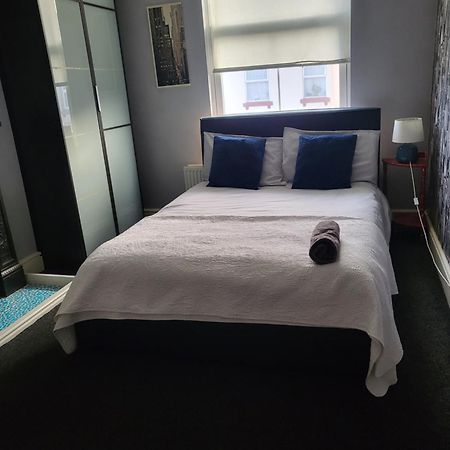 Haya Guest House Oldbury  Esterno foto