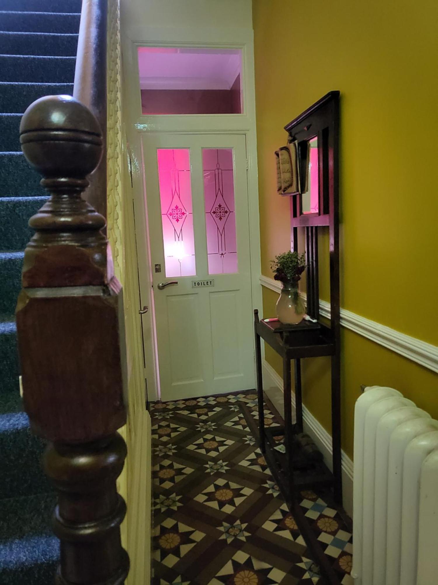 Haya Guest House Oldbury  Esterno foto