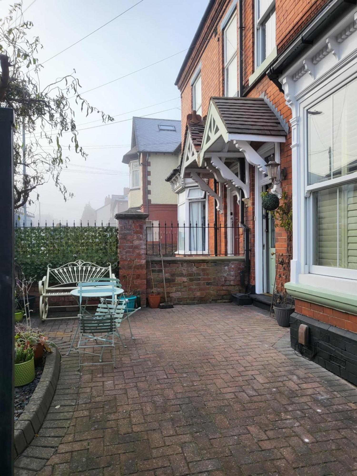 Haya Guest House Oldbury  Esterno foto
