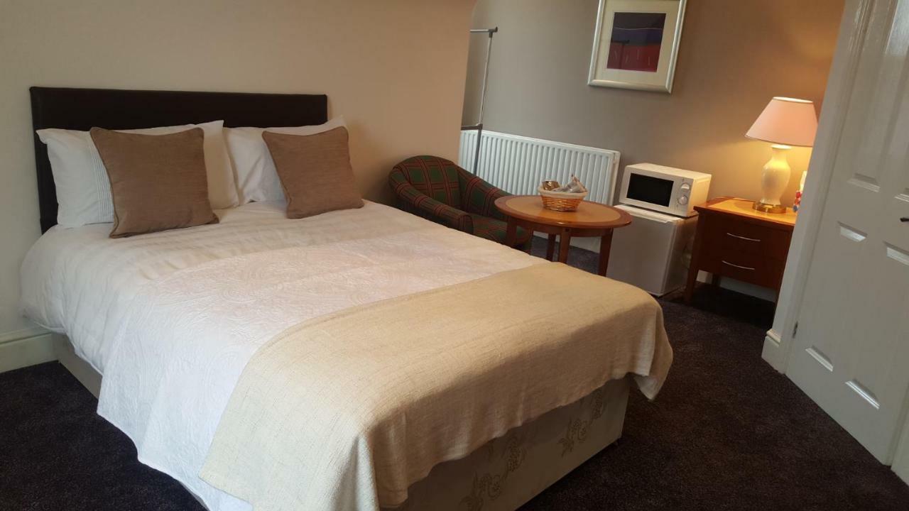 Haya Guest House Oldbury  Esterno foto
