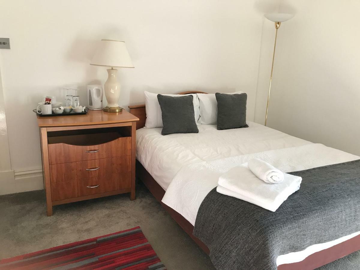Haya Guest House Oldbury  Esterno foto
