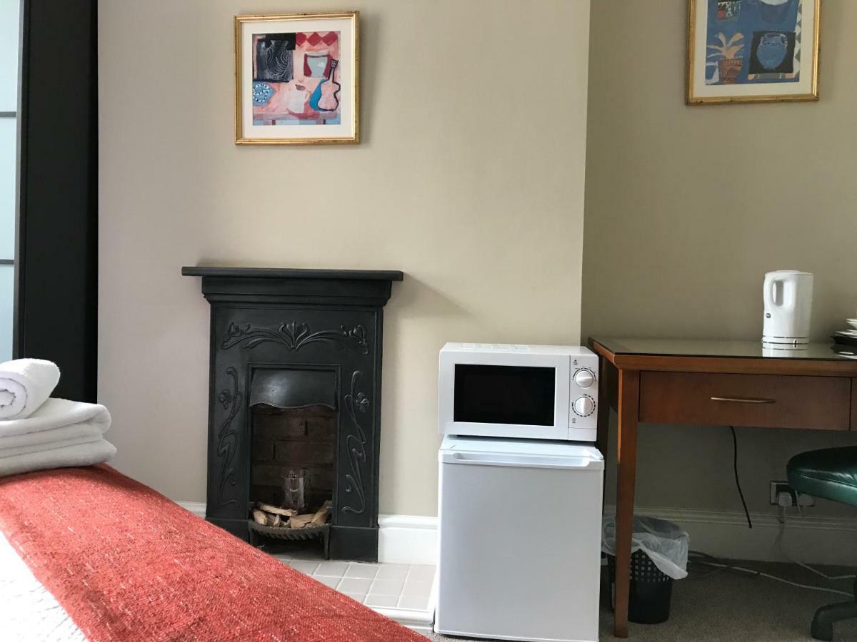 Haya Guest House Oldbury  Esterno foto